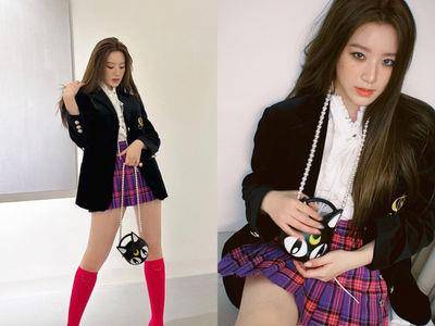 舒华最辣学院风短裙下超抢镜！“月光仙子粉红战靴”长腿无极限