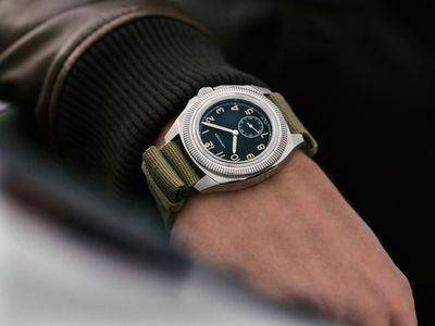 浪琴表复刻30年代飞行表　防水提升、双表带任意换