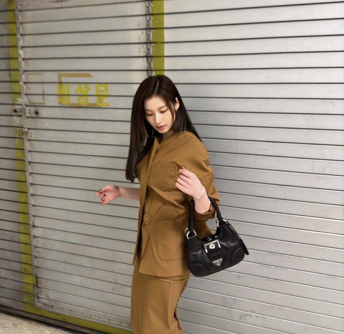 SAINT LAURENT下一匹It Bag黑马诞生　欧美人士都在背这咖旅行袋 时尚穿搭 图7张