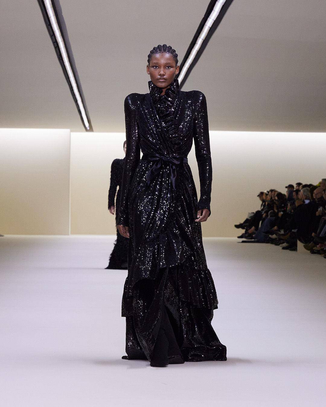 巴黎时装周／杨丞琳红唇看秀美炸！BALENCIAGA“回归初心”剪裁超耐看 名人名流 图5张