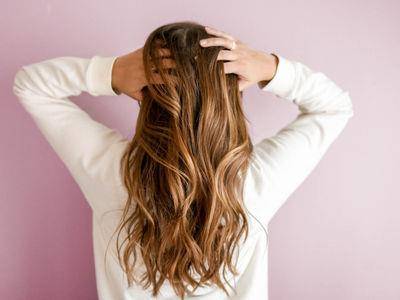 头皮痒、掉屑并非敏感？专家：九成搔痒多半是“细菌孳生”惹祸