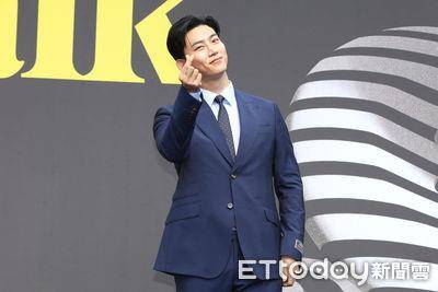 玉泽演13万Gucci行头帅翻信义区　长腿欧巴领绅士游行气势逼人