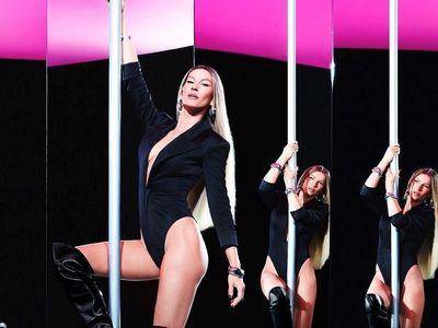 百亿身家超模跳上钢管超火辣　吉赛儿翘臀长腿全都露