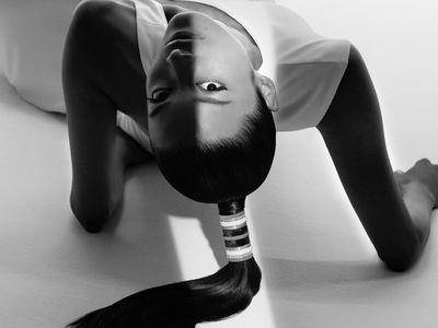 159万元的发饰束长发好闪　Boucheron经典珠宝搭白陶瓷更亮眼