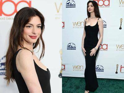 安海瑟薇深U礼服简单却惊艳！贴身剪裁勾出性感体态、白皙天鹅颈