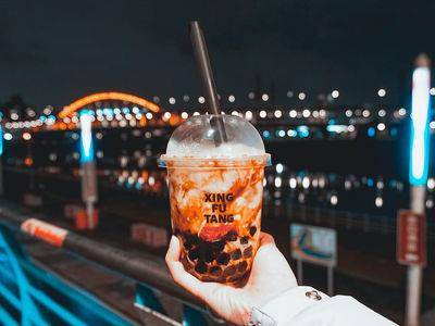 珍珠才第2！营养师曝“手摇饮加料热量排行榜”，冠军排队抢着喝