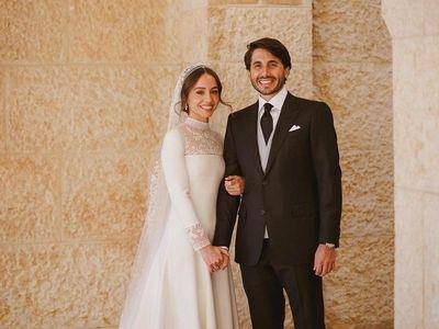 约旦公主出嫁Dior白纱美翻　钻石冠冕配花卉头纱优雅迷人