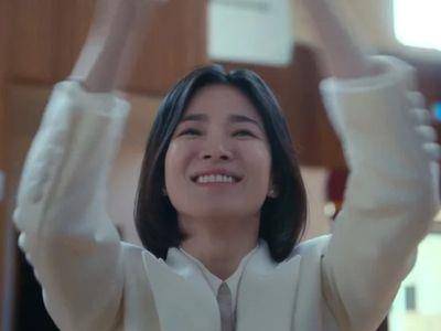 宋慧乔《黑暗荣耀》复仇装一身素　靠珍珠钻石耳环添亮点