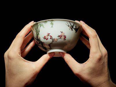 干隆彩碗上拍有望飙破7.7亿元　清末代皇帝的“表王”也登拍卖会