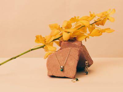 老式按钮开关变精巧饰品　珍珠配彩宝小圆球撞色吸睛