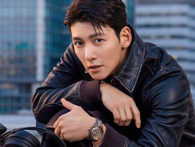 池昌旭放电眼迷死粉丝　乘重机秀雷达表帅翻