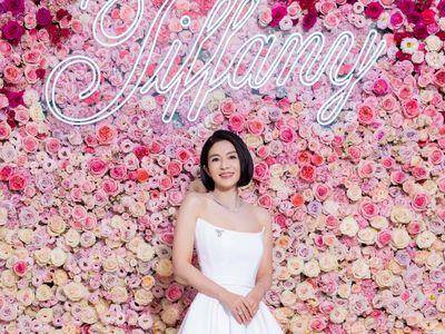 48岁杨采妮根本冻龄　暂抛双胞胎戴亿元珠宝挺Tiffany