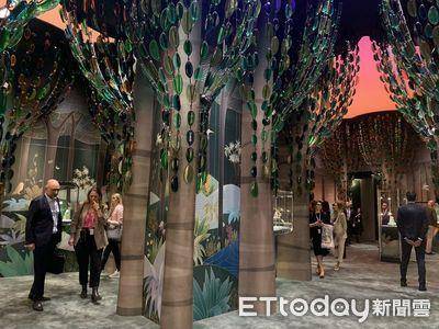 表展直击／梵克雅宝花束座钟开阖秀人气高　香奈儿彗星、狮子领军