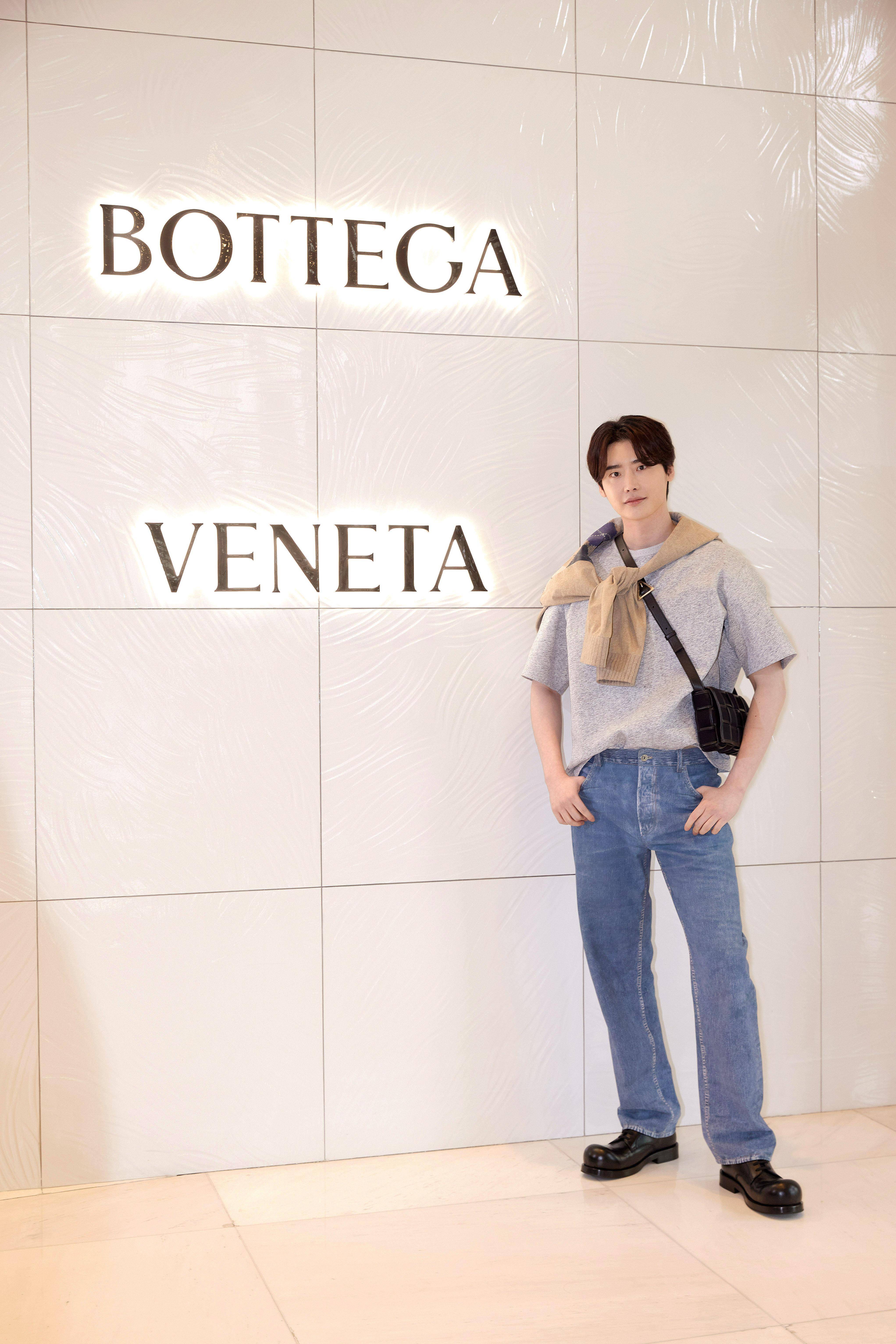 说・流行／小废包没过时！Bottega Veneta糖果包“热卖款全缩小”新色太Q 时尚穿搭 图8张