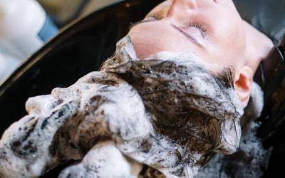 头皮超油？洗头拍打一招让洗发精渗透发根　澎松效果更给力