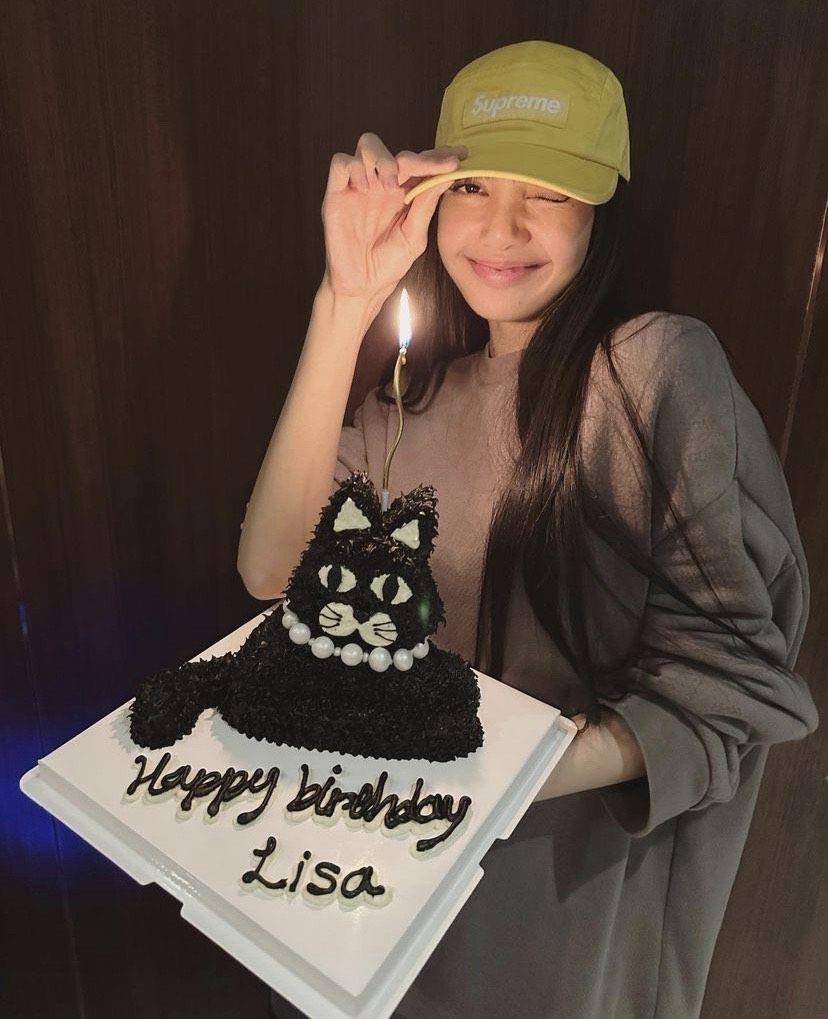 Lisa生日礼物收到手软　宝格丽送项炼、CELINE印名字旅行袋超贴心 时尚穿搭 图1张