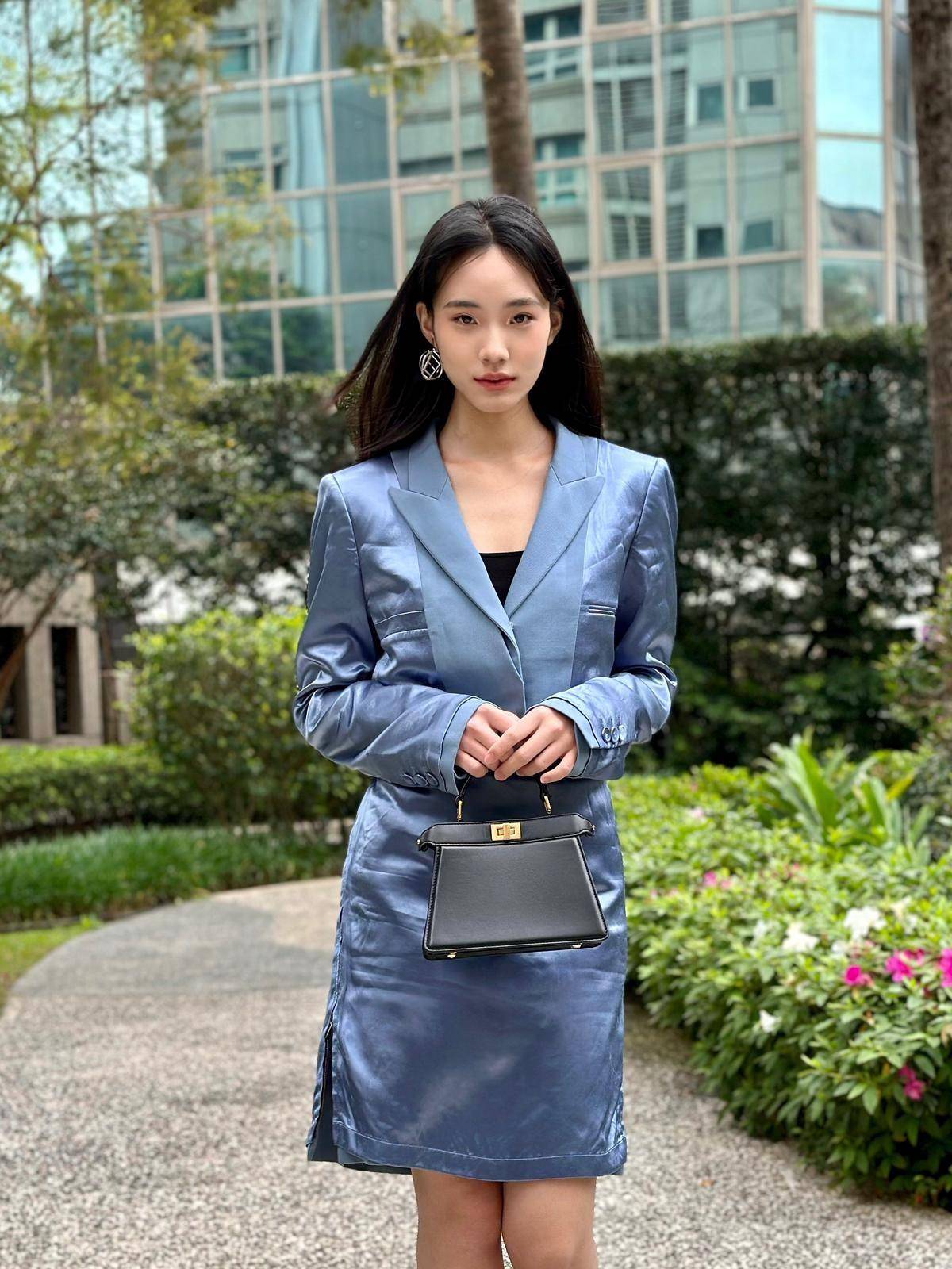 小S女儿Lily成熟装扮抢拎“FENDI名媛包”！孙芸芸湿髪晒同款电翻 名人名流 图4张