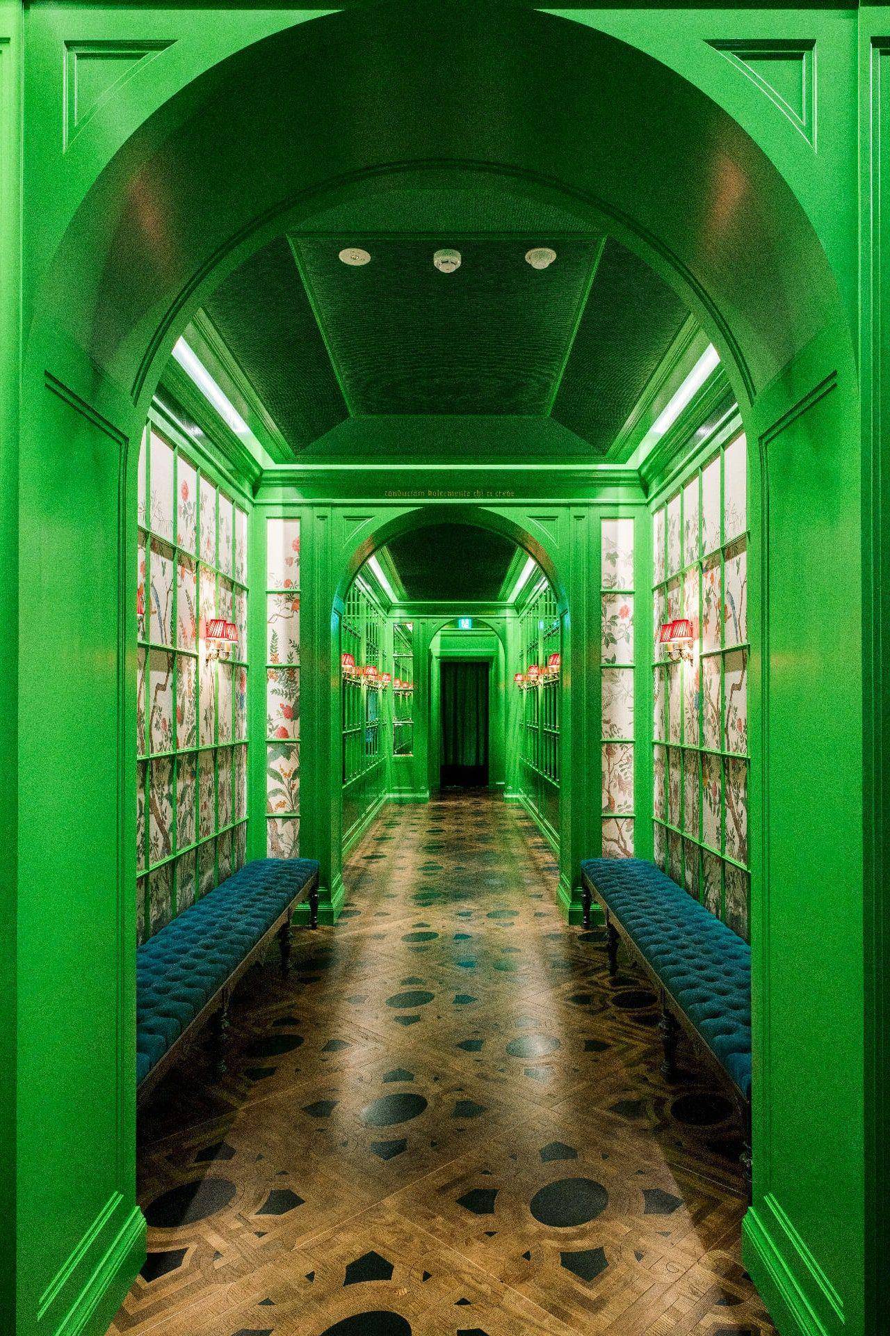 出国必朝圣！伦敦新地标Prada Caffè落成、日本GUCCI餐厅新推绝美巧克力 时尚穿搭 图7张