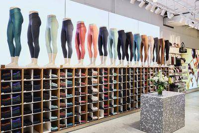 lululemon为何挤进服饰业三巨头？让客人“多穿瑜伽服”且加深关系