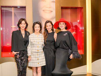 林青霞羽毛装配红帽俏丽极了　揪杨紫琼赏卡地亚特展