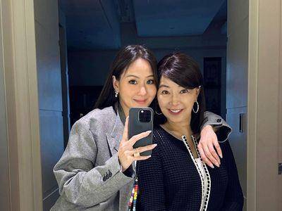 孙芸芸同框68岁妈妈像姊妹！逆龄神基因钓出萧亚轩喊：嫉妒