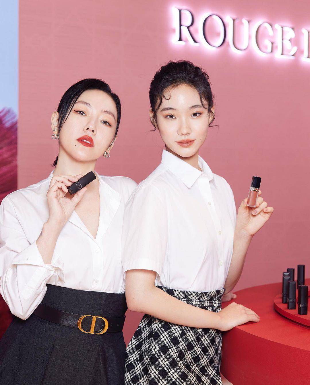小S二女儿Lily神似《黑暗》林智妍　差17岁“撞蚂蚁腰”飘仙气 名人名流 图4张