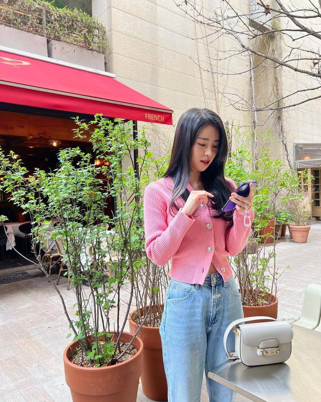 小S二女儿Lily神似《黑暗》林智妍　差17岁“撞蚂蚁腰”飘仙气 名人名流 图7张