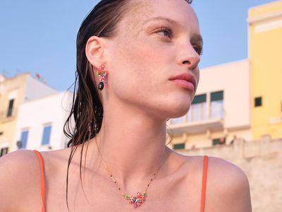 和姊妹淘野餐、喝茶穿搭不马虎 首饰换季施展热情魅力