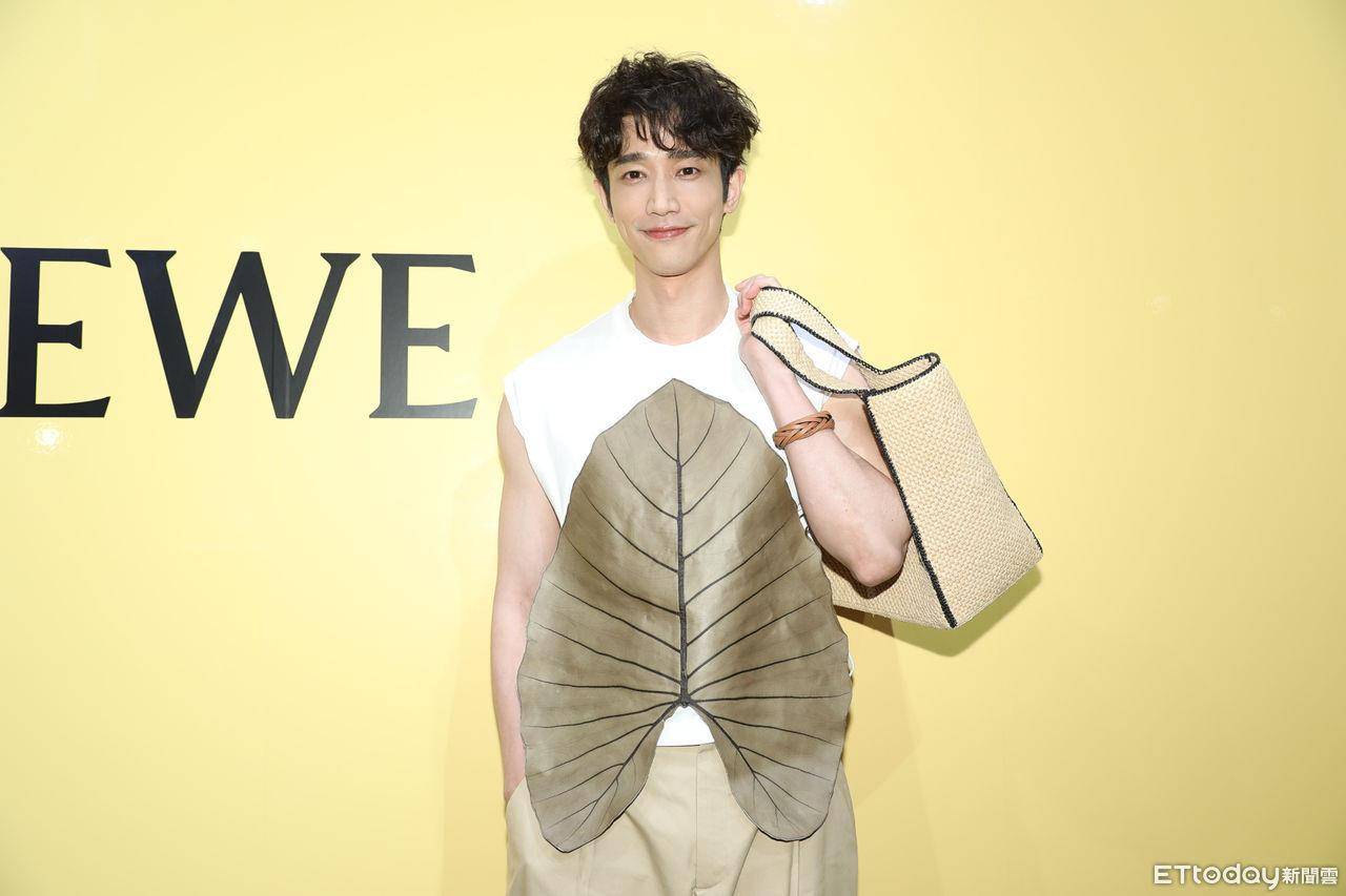 刘以豪“一片海芋”挡身前现身LOEWE　王柏杰自曝度假时“没在穿衣服”！ 时尚穿搭 图1张