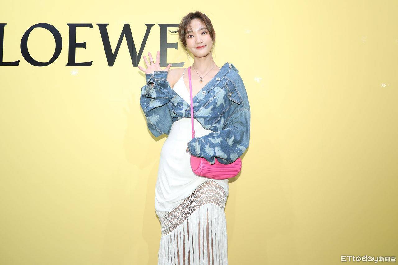 刘以豪“一片海芋”挡身前现身LOEWE　王柏杰自曝度假时“没在穿衣服”！ 时尚穿搭 图4张