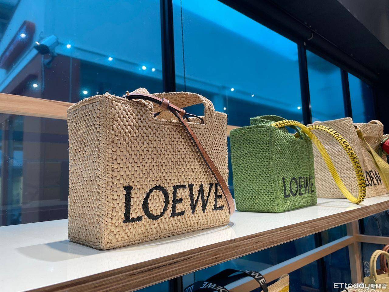 刘以豪“一片海芋”挡身前现身LOEWE　王柏杰自曝度假时“没在穿衣服”！ 时尚穿搭 图8张