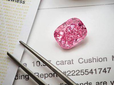 亮・珠宝／10亿粉钻闪耀台北　拍场最大红宝9.1亿同场竞艳