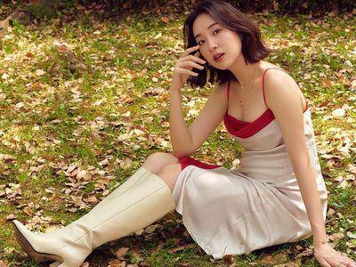 杨祐宁孕妻妩媚有秘诀　叠戴莲花钻饰吸睛