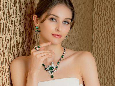 卡地亚美洲豹勾着祖母绿气势非凡　玉象抱着宝石好萌