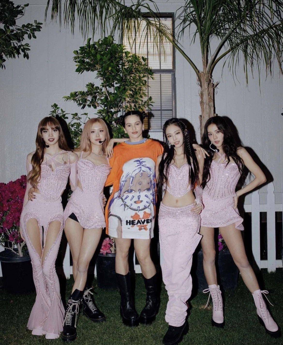BLACKPINK新好友身份曝光！Lisa与她约会笑开怀　魔鬼身材必须关注！ 名人名流 图5张