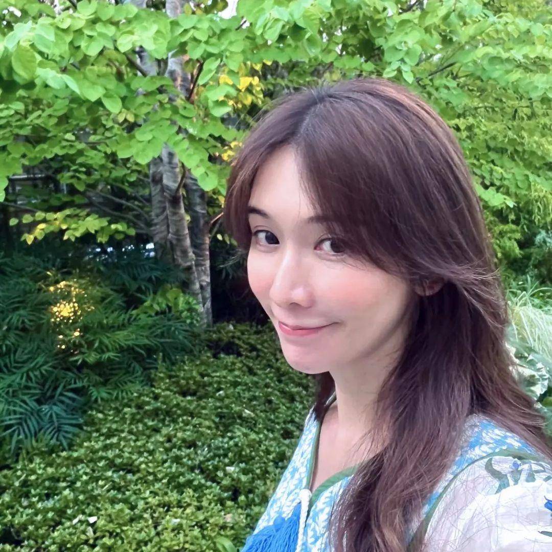 林志玲完美套进“4年前婚礼礼服”！自曝当妈后也曾发胖、有腰间肉 最新资讯 图2张