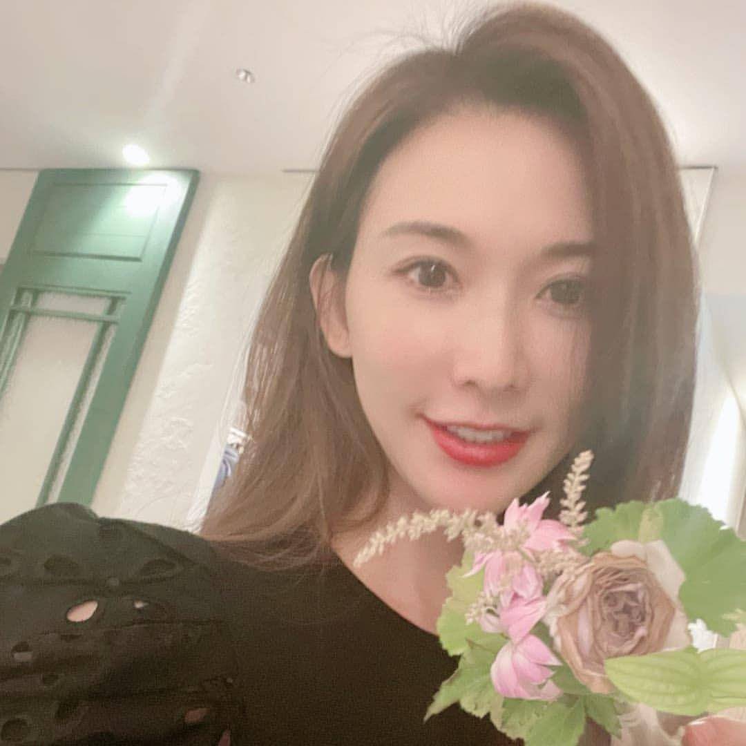 林志玲完美套进“4年前婚礼礼服”！自曝当妈后也曾发胖、有腰间肉 最新资讯 图4张