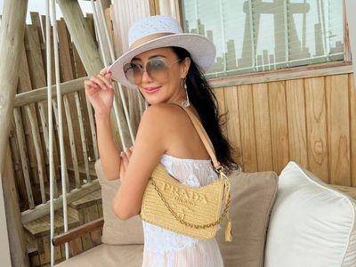 关颖马尔地夫庆结婚10周年　度假行头一箩筐、大推Prada草编包