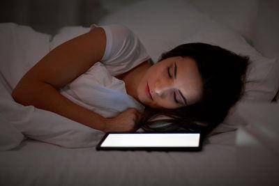 营养师曝“4大NG因素”会加速老化！爱吃甜食小心胶原蛋白流失