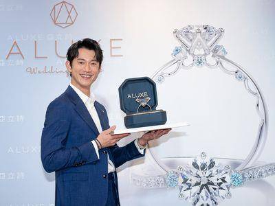 吴慷仁狂赞邵雨薇每个角度都美　套牢女友等对的时间