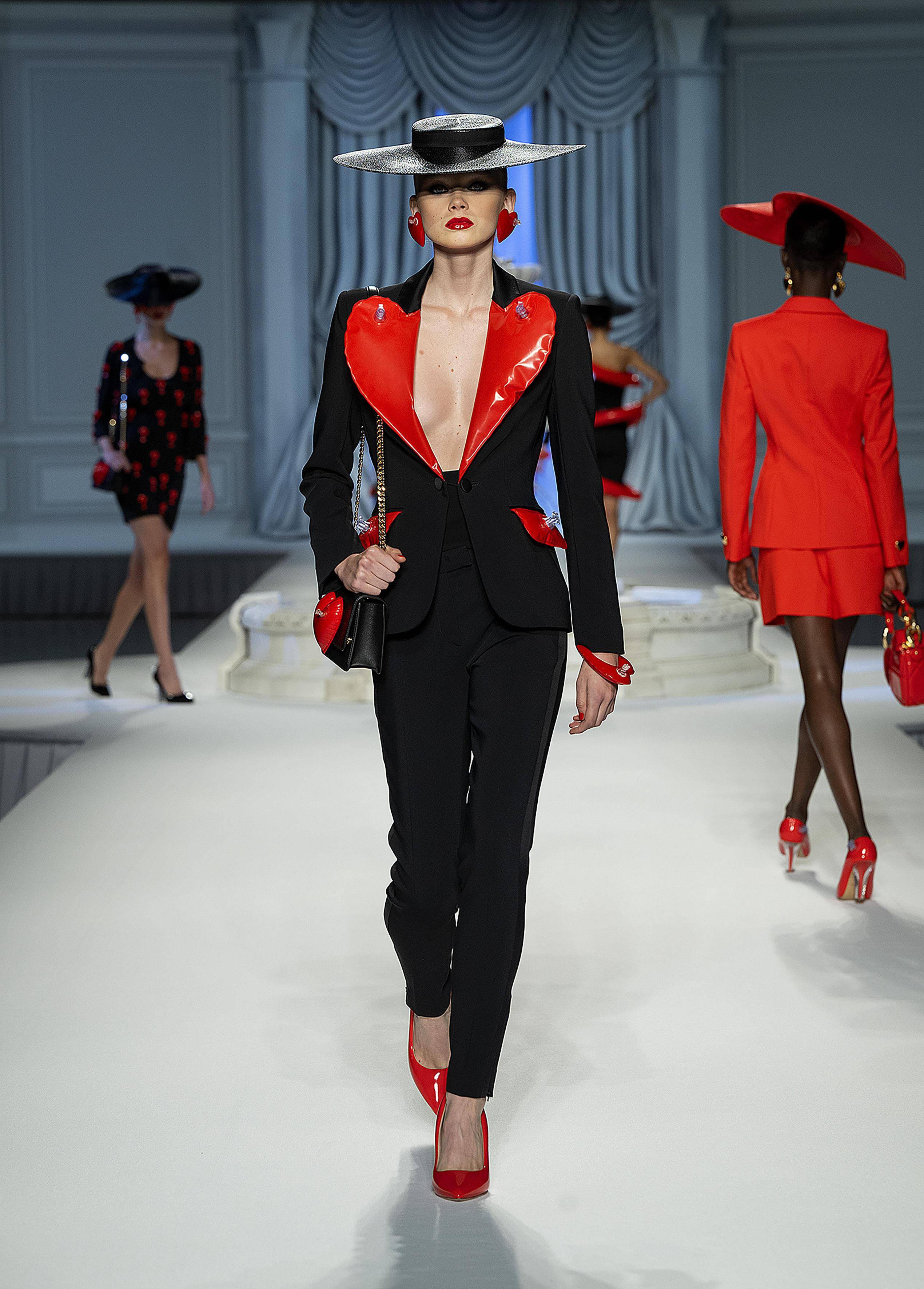 520送礼清单！Balenciaga节日限定蝴蝶结包、陈昊森演绎“Valentino粉” 时尚穿搭 图5张