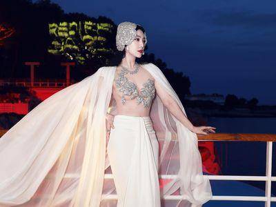 范冰冰“南半球”胸形全都露　穿性感透视装当派对女王