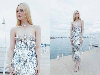 艾儿芬妮“镂空花瓣遮胸”派对造型辣翻！金属羽毛强悍又迷人