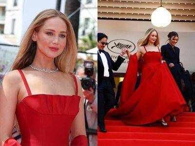 珍妮佛劳伦斯太可爱了！　红色订制裙下穿的竟是“黑色夹脚拖”