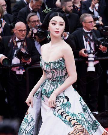 2023坎城影展红毯造型！Rosé、Jennie首登场　娜塔莉波曼星空裙超美 名人名流 图3张