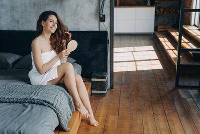 头皮油垢味、长痘痘怎么办？3个日常调理关键养出丝缎发