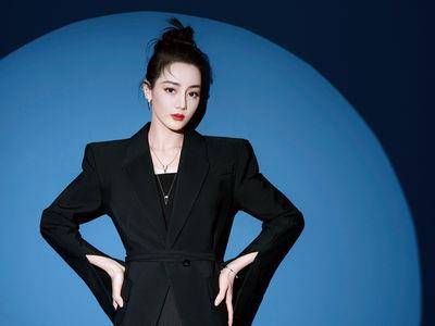 亮・珠宝／中性珠宝正夯　MIKIMOTO V字珍珠时髦极了