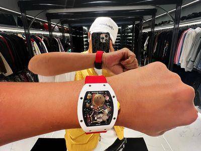 罗志祥晒3812万笑脸陀飞轮表　意外揭衣帽间根本是精品店　