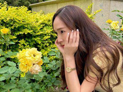 洁西卡赏花晒145万劳力士金表　卡地亚“蓝气球”也纳为收藏