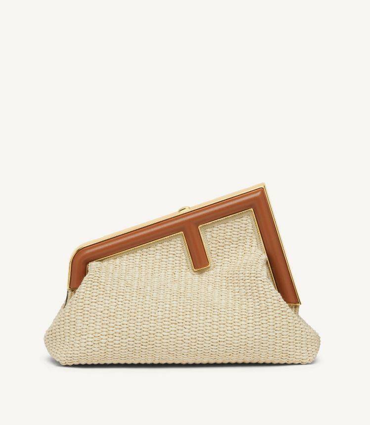 陈庭妮与安俞真等不及上身！FENDI“夏日星座”沙滩装 、草编包超解暑 名人名流 图9张